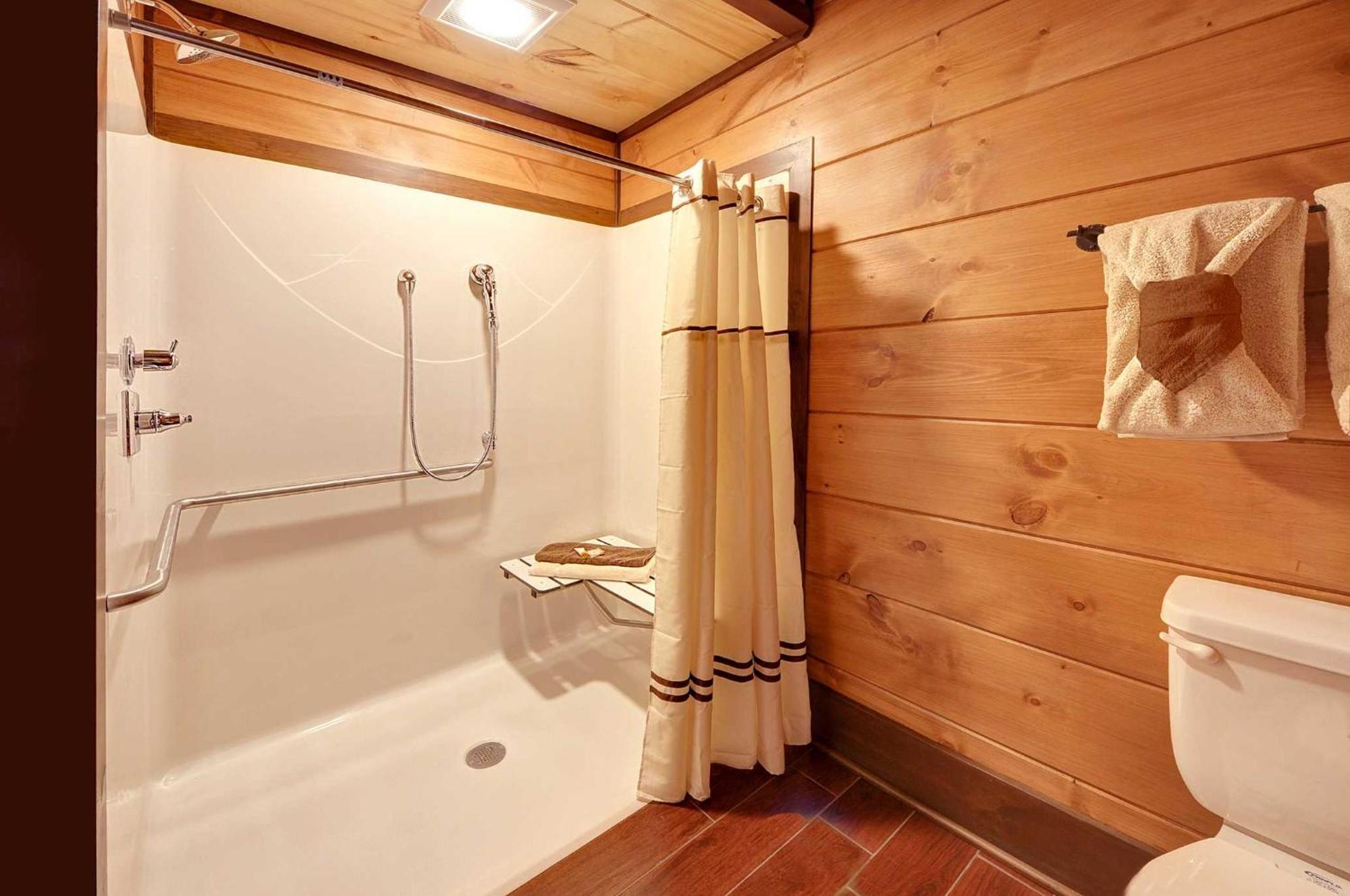 Skyview Mansion:13Bdrm, 17Bath, Sleeps 70, Indoor Pool, Amazing Views Villa Pigeon Forge Buitenkant foto