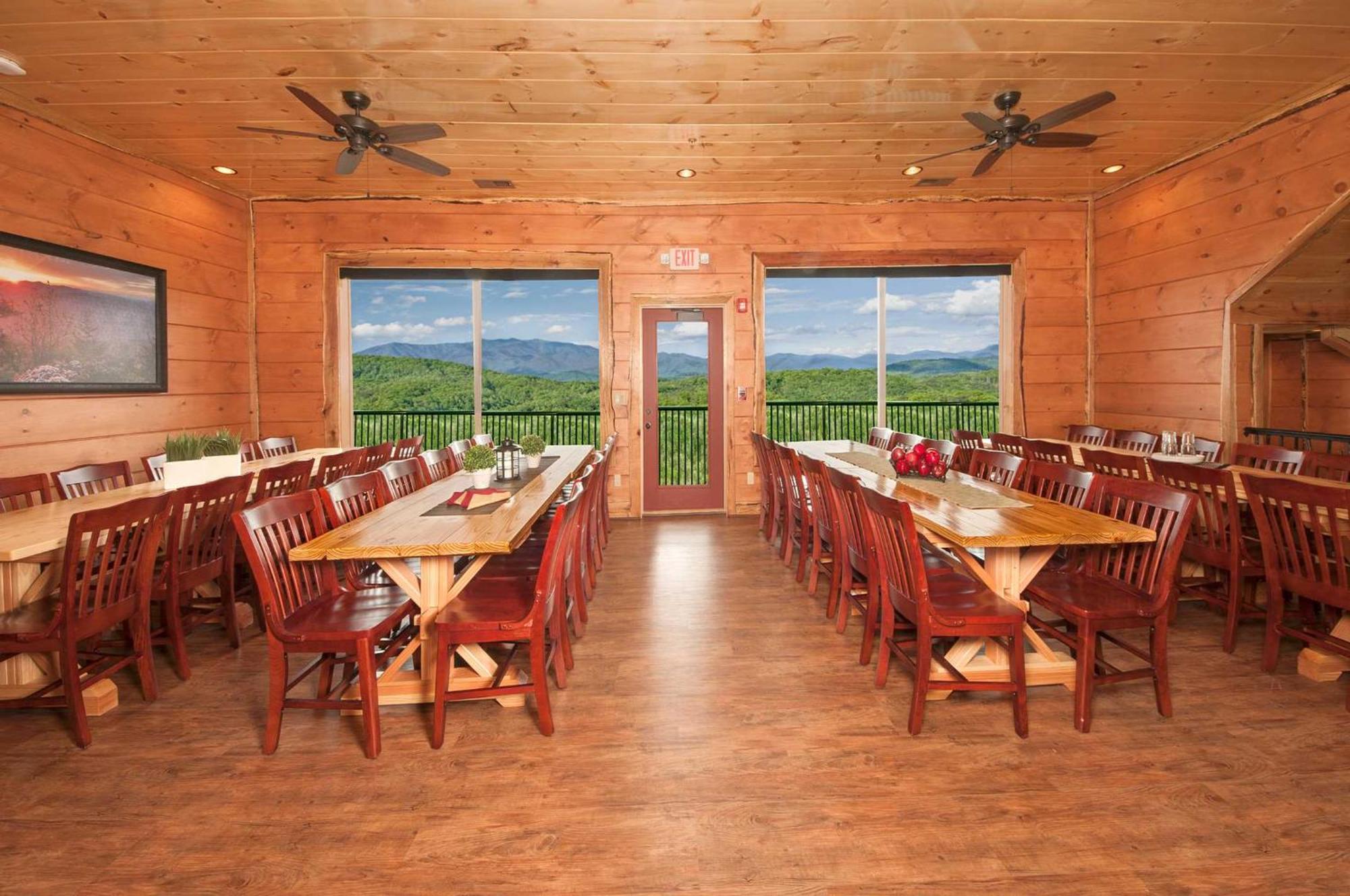 Skyview Mansion:13Bdrm, 17Bath, Sleeps 70, Indoor Pool, Amazing Views Villa Pigeon Forge Buitenkant foto